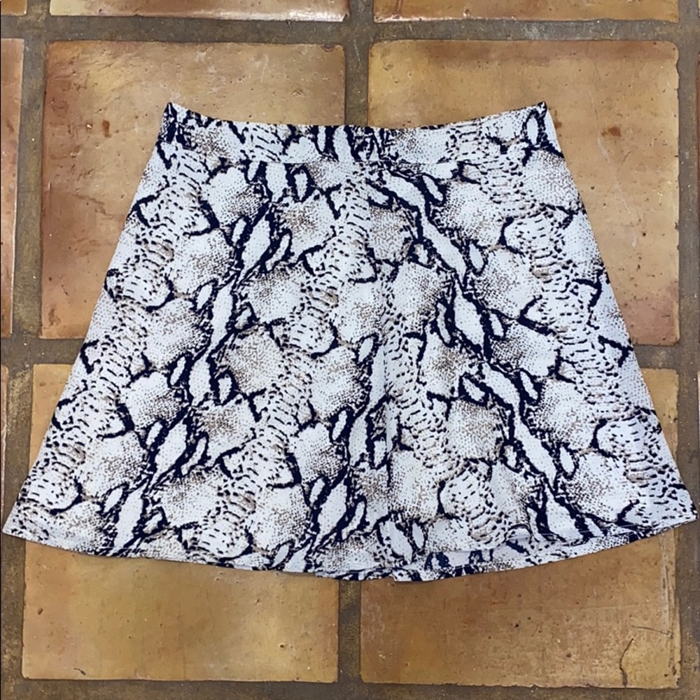 Snake skin black and white mini skirt